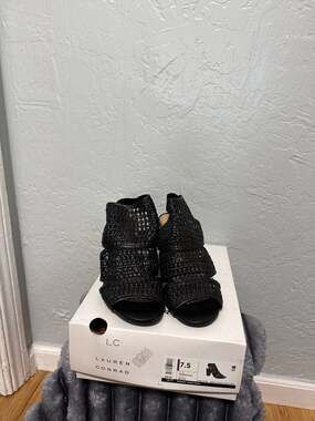 LC Lauren Conrad Morganite Woven Heeled Sandals Black Size 7.5